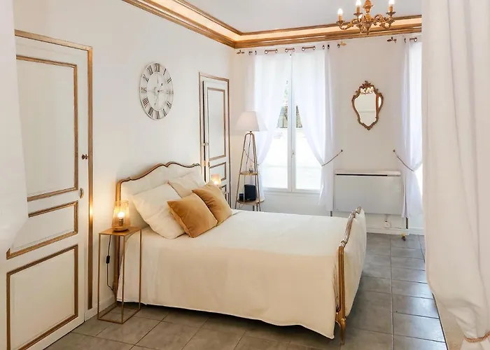 Le Petit Versailles - Face Gare - Wifi - Baignoire Appartement *