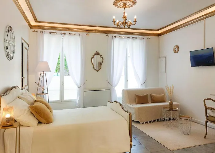 Appartement Le Petit Versailles - Face Gare - Wifi - Baignoire